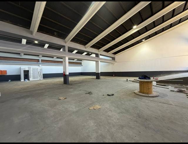 480M² WAREHOUSE TO LET IN EASTLEIGH